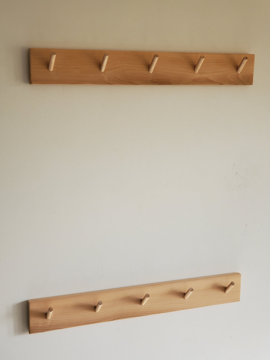Shipping Included, 18" - 48" Nursery Angled Peg Rack Natural Cedar, Nursery Garment Rack, Wooden Nursery Peg Shelf, Entryway Coat Rack, Bathroom Towel Hanger