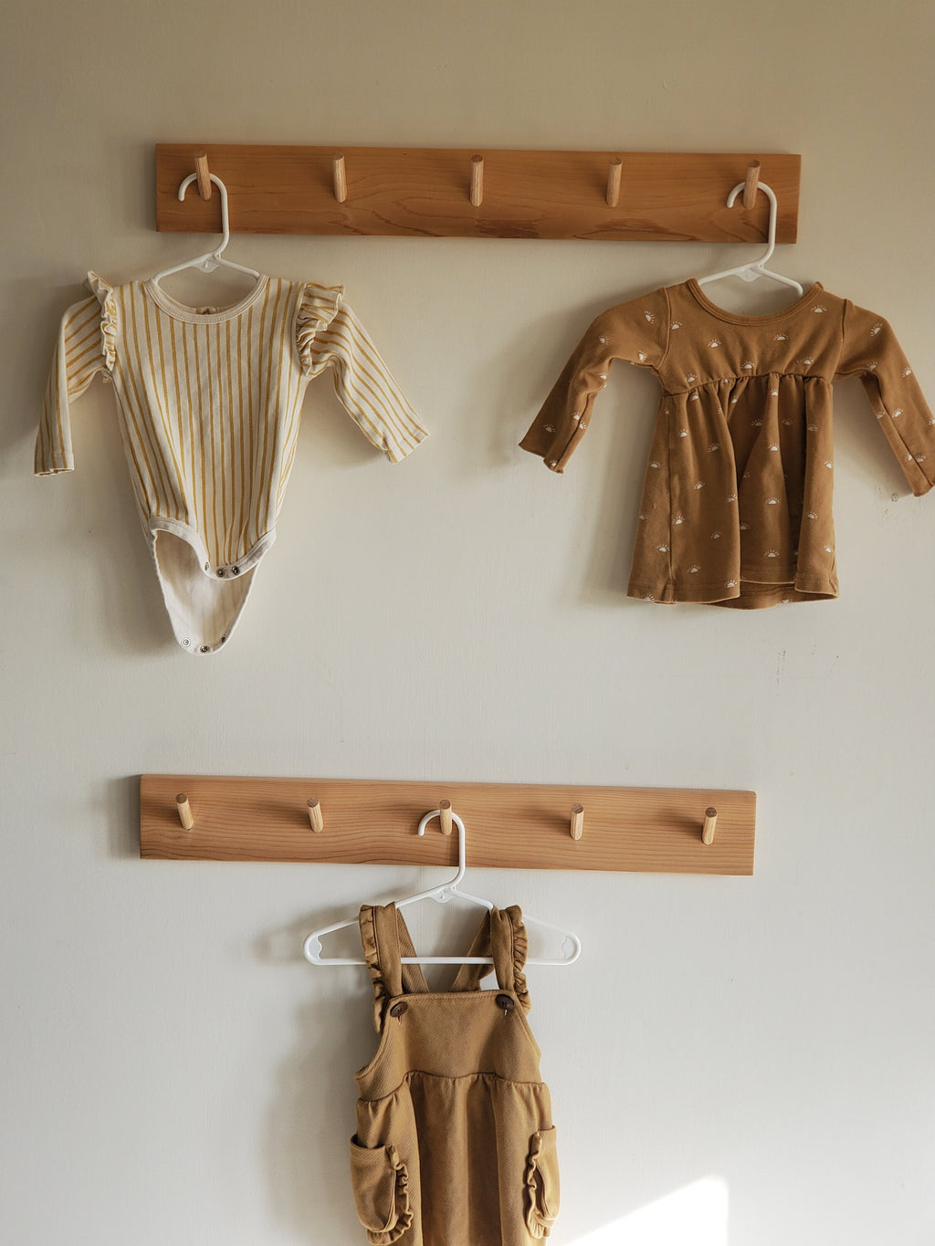 Shipping Included, 18" - 48" Nursery Angled Peg Rack Natural Cedar, Nursery Garment Rack, Wooden Nursery Peg Shelf, Entryway Coat Rack, Bathroom Towel Hanger