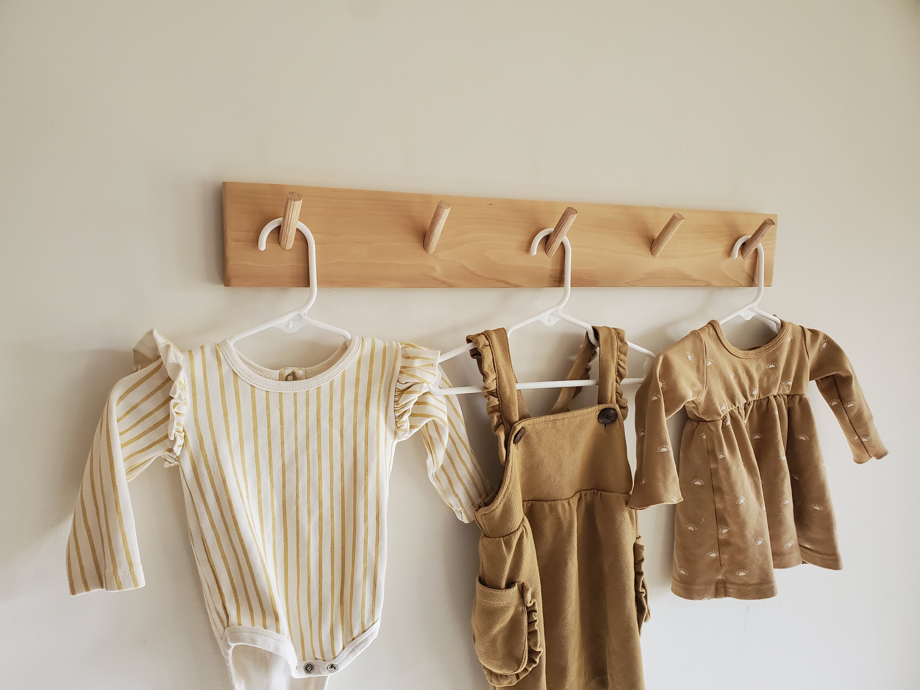 Shipping Included, 18" - 48" Nursery Angled Peg Rack Natural Cedar, Nursery Garment Rack, Wooden Nursery Peg Shelf, Entryway Coat Rack, Bathroom Towel Hanger
